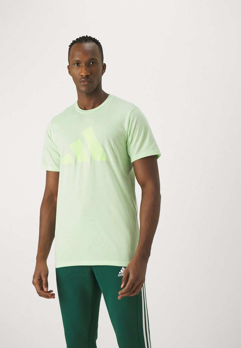 adidas Performance ESSENTIALS FEELREADY - Sportska majica - semi green spark/green spark