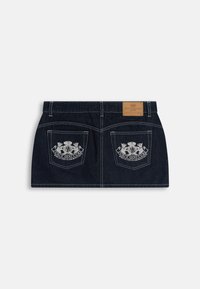 Σκούρα denim μίνι φούστα με δύο πίσω τσέπες κεντημένες με το λογότυπο Juicy Couture και καφέ δερμάτινο ετικέτα στην μέση.