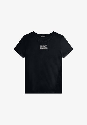 T-shirt di cotone nero con maniche corte e scollatura rotonda. Presenta la scritta “FREDDY TRAINING” in bianco sul davanti. Texture liscia.