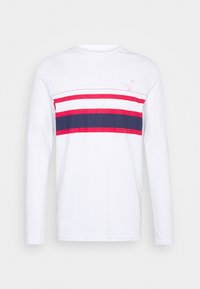 Weißes Langarm-T-Shirt mit horizontalen roten und marineblauen Streifen über der Brust und einem kleinen bestickten Vogeldesign. Aus Baumwollmaterial.
