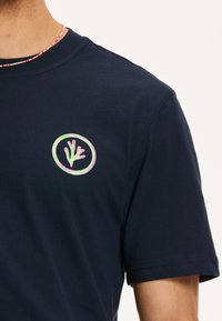 Shiwi Marškinėliai su spaudiniu - dark navy