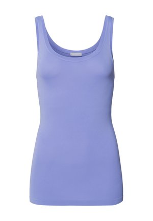 Lyse lilla top i tank-stil lavet af glat, strækbart stof. Har en rund halsudskæring og brede skulderstropper for en tætsiddende silhuet.