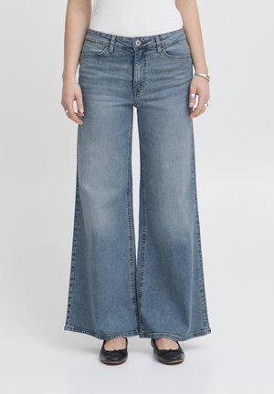 Jeans a gamba larga di un azzurro chiaro con vita alta, realizzati in denim. Presentano tasche frontali e una chiusura classica con bottone e zip.