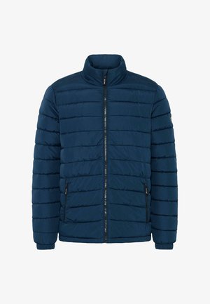 Marinblå pufferjacka med hög krage, horisontellt quiltat mönster, och två sidofickor med dragkedja. Har elastiska ärmslut och en framdragkedja.