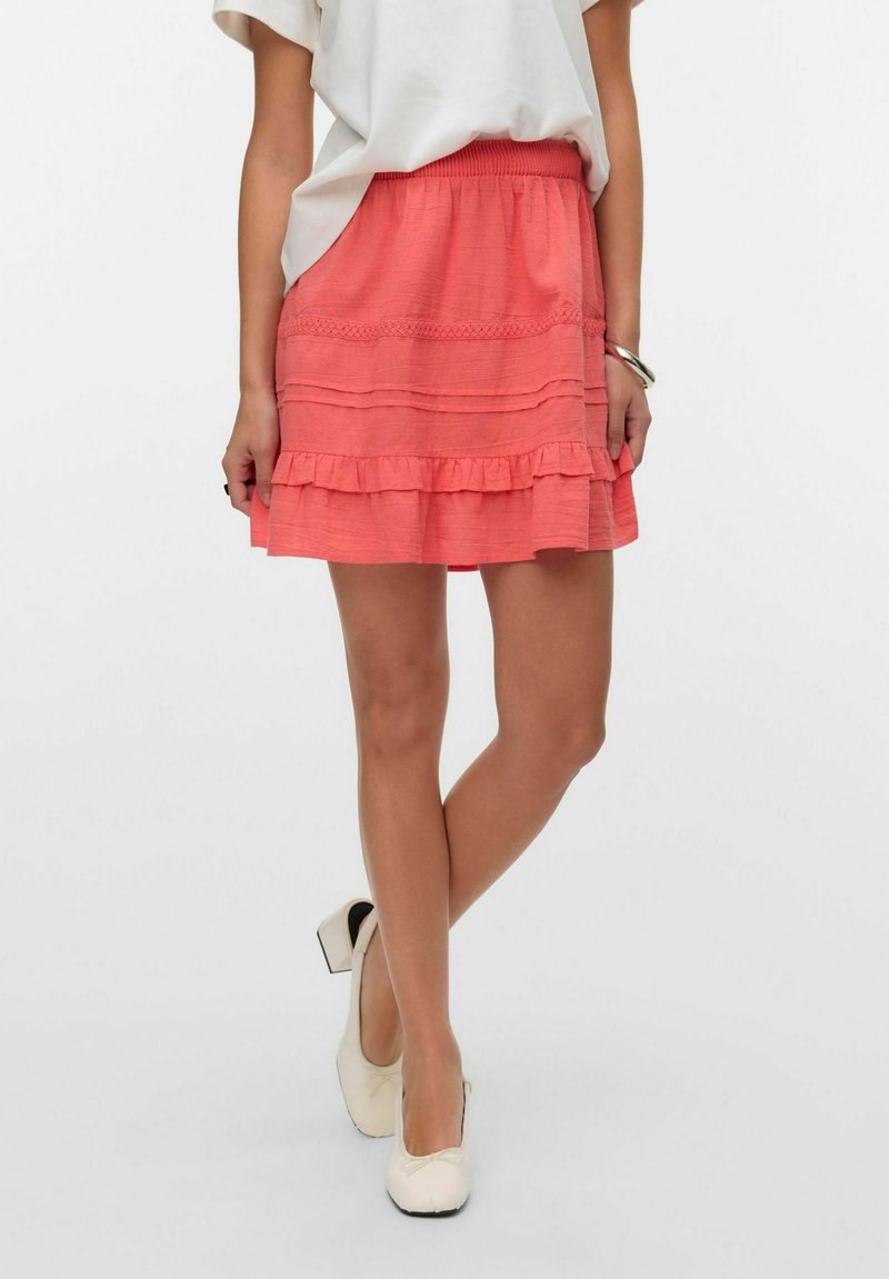 Vero Moda VMPRETTY SHORT SKIRT - Falda acampanada - dubarry