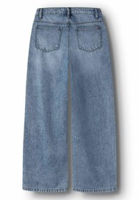 Jean large bleu en denim, avec une taille mi-haute, des poches arrière et un ourlet net. Le tissu présente une texture légèrement délavée.