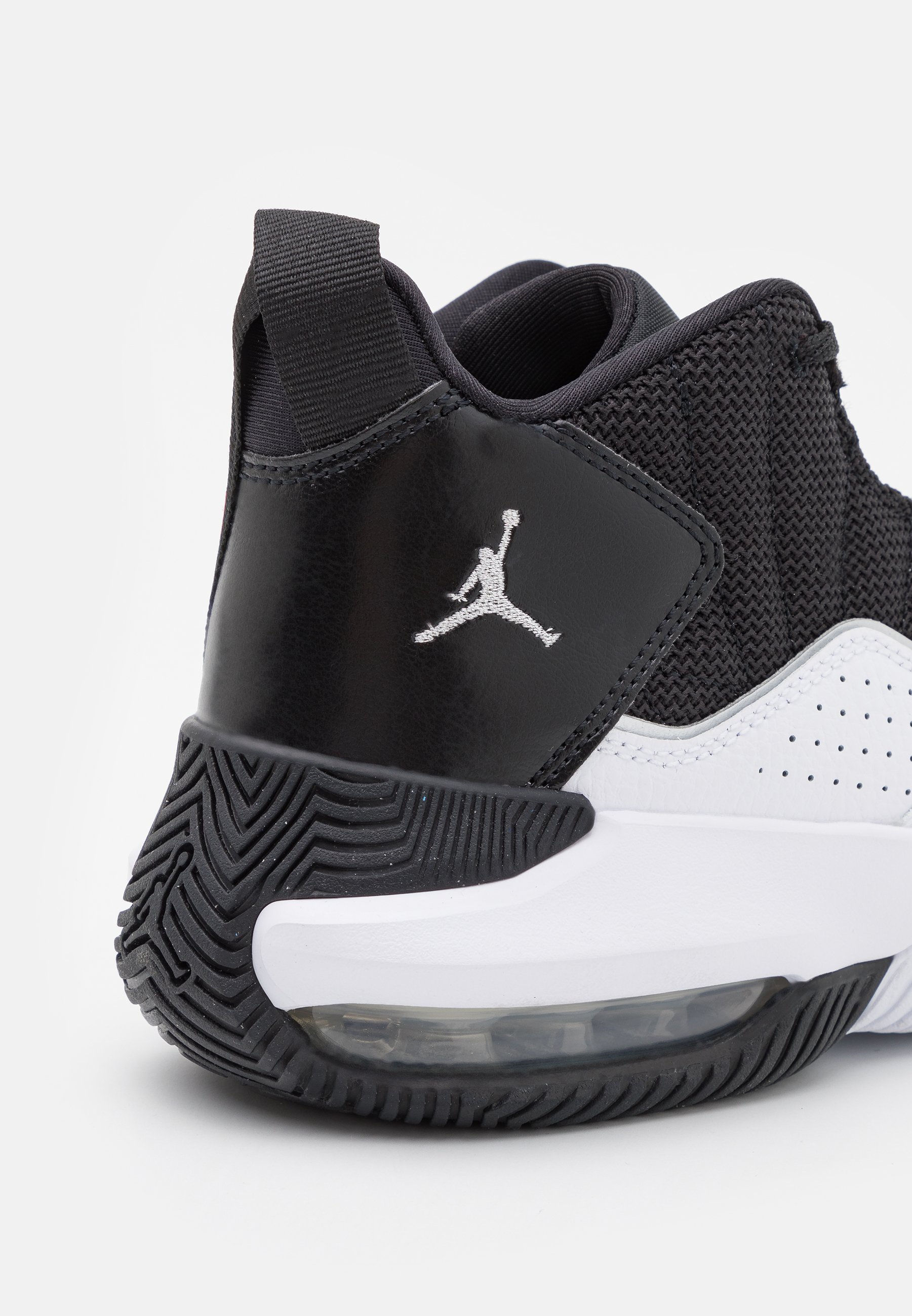 basketball shoes for men black