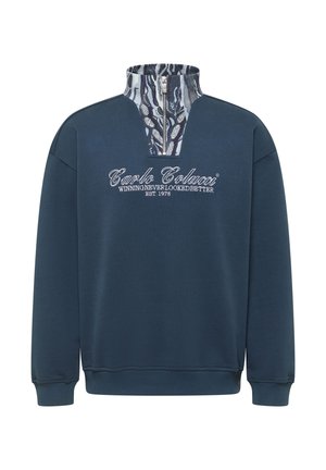 Bluza cu fermoar până la piept, de culoare albastru închis. Are guler interior cu model și text central cu logo. Material moale, cu manșete și tiv tricotate.