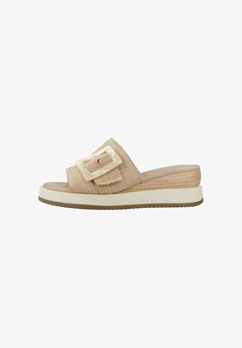 Infradito intrecciati beige con una parte superiore testurizzata, fascia ampia, fibbia decorativa crema e suola bianca. Tacco a zeppa basso.