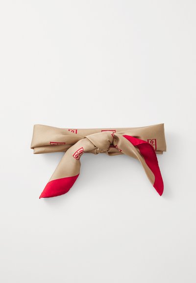 By Malene Birger MONNIS - Kaelarätt - tannin