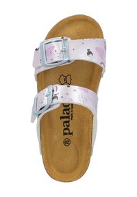Vit toffel med två justerbara silverspännen. Ovandelen har ett mönstrat design i rosa och grått på ett glänsande material. Brun innersula.