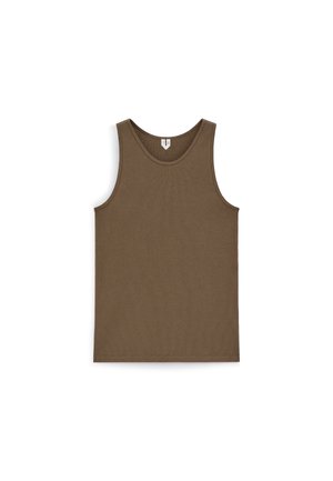 Mouwloze olijfgroene tanktop met ronde hals, plat liggend op een witte achtergrond, voorkant en stofstructuur zichtbaar.