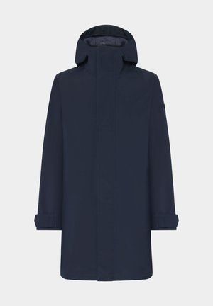 Marineblauwe waterdichte jas met hoge kraag en capuchon. Voorzien van lange mouwen met cuffs en een recht gesneden ontwerp. Soepele textuur, minimale details.