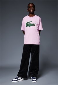 Lacoste TEE CROC UNISEX - Printtipaita - gelato