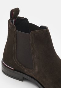 Tommy Hilfiger CORE CHELSEA - Bottines - dark coffee