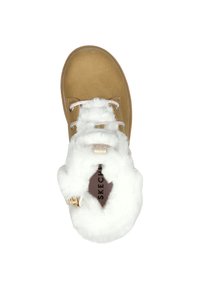 Bruna mockaskinn ankle boots med faux pälsdetaljer, snörning och beige accenter. Inuti finns en mjuk foder med varumärkeslogotyp.