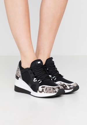 Sneakers - black