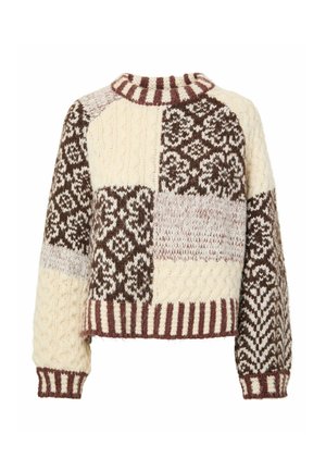 Kraftig strikkegenser i krem og brunt med lappeteppeinspirerte blomster- og kabelmønstre, stripete ribbestrikket krage, mansjetter og nederkant.