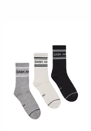 Trois paires de chaussettes mi-mollet en gris, blanc et noir avec des rayures horizontales et un texte partiel "DASH AN" sur les bords-côtes.