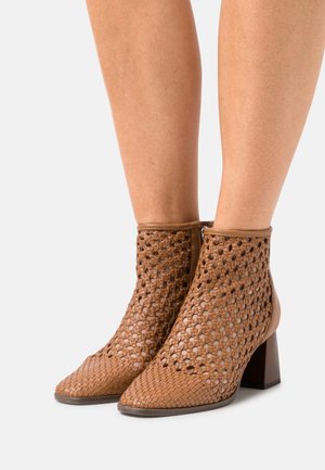 Gioseppo, Boots à talons - brown