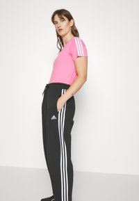 adidas Sportswear ESSENTIALS 3-STRIPES OPEN HEM FLEECE - Pantaloni de trening - black/white