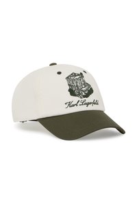 Gorra de béisbol de algodón con corona blanca y visera verde oliva. Presenta un diseño gráfico de un edificio y "Karl Lagerfeld" bordado.