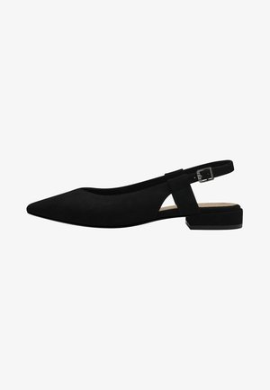 Musta samettinen slingback-kenkä, jossa on teräväkärkinen muotoilu, matala lohkoihheel ja säädettävä hihna. Sivussa on leikattu yksityiskohta.