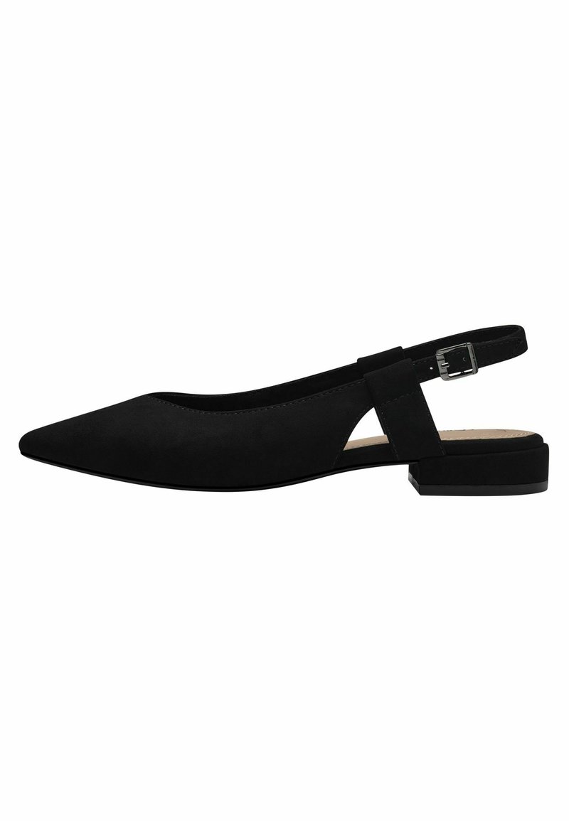 Scarpe slingback in suede nero con punta appuntita, tacco basso a blocco e cinturino regolabile. Presentano un dettaglio a taglio sul lato.