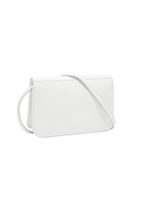 Biała skórzana torebka na ramię o prostokątnym kształcie, gładkiej fakturze i zaokrąglonej klapie. Posiada cienki, regulowany pasek.