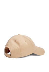 Khaki színű, vászon baseball sapka ívelt karimával, állítható pánttal és szellőző lyukakkal a hátsó részen. Egyszerű, díszítésektől mentes dizájn.