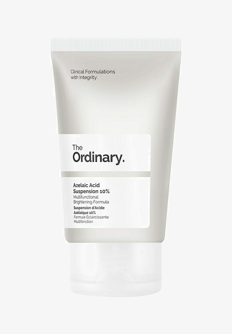Le tube de The Ordinary Azelaic Acid Suspension 10 %, étiqueté comme une formule éclaircissante multifonctionnelle, produit de soins cliniques.