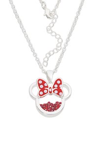 Collier en argent avec un pendentif rond orné d'un nœud rouge et de pois, contenant des gemmes rouges à l'intérieur.