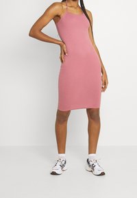 Missguided Pouzdrové šaty - light pink