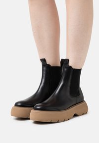 Kennel + Schmenger Bottines à plateau - black