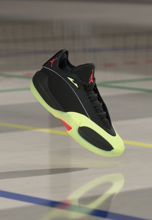Jordan, JORDAN TRIANGLE - Basketballschuh - black/infrared/barely volt