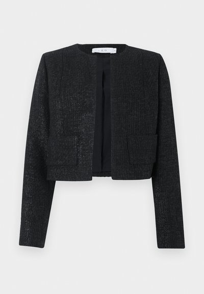 Čierne textúrované krátke sako s dlhými rukávmi, otvorené vpredu a s dvoma náprsnými vreckami.