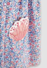 JoJo Maman Bébé SEASIDE FLORAL POCKETS - REGULAR FIT - Denní šaty - blue seaside ditsy