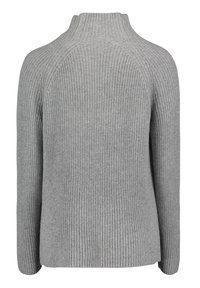 Grå stickad tröja med hög krage, ribbat mönster och långa ärmar. Har en avslappnad passform och subtil sömdetalj på baksidan.