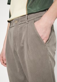 DRYKORN Kalhoty - beige