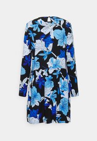 Vestido floral de manga longa com um fundo preto e padrões de hibiscos azuis e brancos, com uma abertura nas costas e uma cintura franzida.