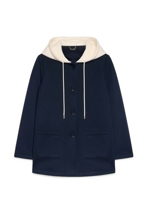 Cappotto navy con cappuccio beige, caratterizzato da una chiusura a bottoni, due tasche frontali e un cordino. Tessuto morbido con una consistenza liscia.