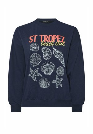 Marineblaue Sweatshirt mit dem Text "ST TROPEZ beach club" und weißer Linienzeichnung verschiedener Muscheln und Seesterne auf der Vorderseite.