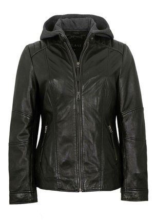 Schwarze Lederjacke mit Frontreißverschluss, zwei seitlichen Reißverschlusstaschen und einer befestigten dunkelgrauen Stoffkapuze.