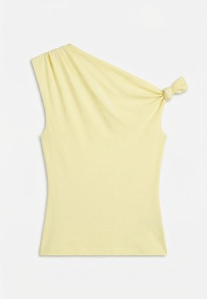 Αμάνικη παστέλ κίτρινη μπλούζα με έναν ώμο και λεπτομέρεια κόμπου στον δεξί ώμο, απλωμένη σε λευκό φόντο.