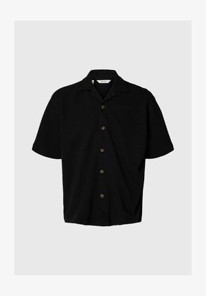 Chemise noire à manches courtes avec boutons, col camp, cinq boutons visibles et coupe décontractée sur fond gris clair.