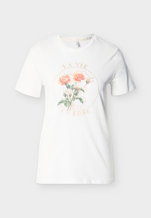 Camiseta blanca de manga corta con cuello redondo, que muestra dos rosas durazno y tallos verdes dentro de un círculo con el texto "LA VIE EN ROSE".