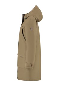 Beige langer Wintermantel mit Kapuze, vorderen Klapptaschen, Seitentaschen, verstellbaren Ärmelgurten und einem kleinen Logo-Patch am Oberarm.
