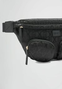 Marsupio nero realizzato in nylon stampato, dotato di due scomparti con zip, dettagli in metallo dorato e una tracolla regolabile.