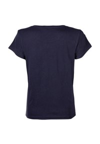 En enkel mörkblå T-shirt med kort ärm visad bakifrån mot en vit bakgrund.