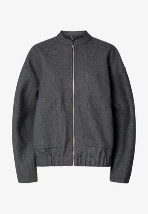 Chaqueta bomber de lana gris con cuello redondo, cierre frontal de cremallera, dos bolsillos laterales y puños y cintura elásticos.